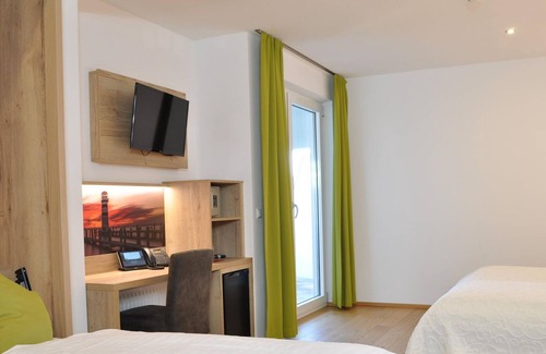 Neusiedl am See Casa | Double room with balcony, lake view, south/west side - Seehotel Herlinde