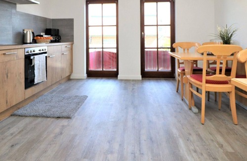 Ostseebad Wustrow Apartamento | Double room with balcony directly at the harbor of Wustrow