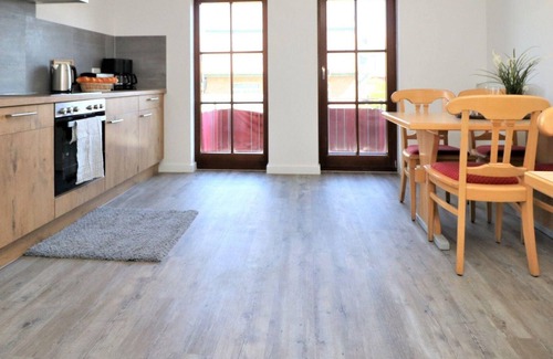Ostseebad Wustrow Apartamento | Double room with balcony and Bodden view directly at the harbor of Wustrow