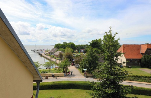 Ostseebad Wustrow Apartamento | Double room with balcony and Bodden view directly at the harbor of Wustrow