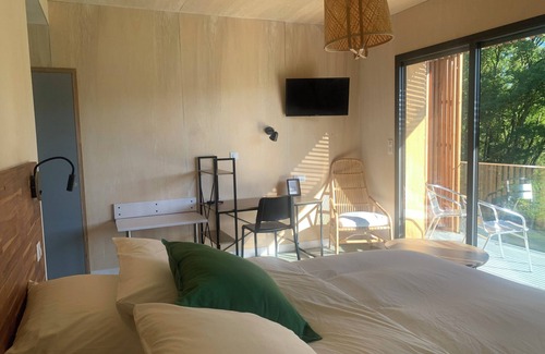 Gemil Cama Y Desayuno | Double room with balcony.