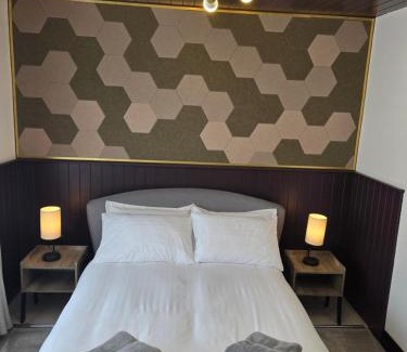 London Borough of Hounslow Casa | Double Room with Ensuite Bathroom