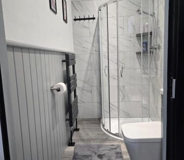 London Borough of Hounslow Casa | Double Room with Ensuite Bathroom