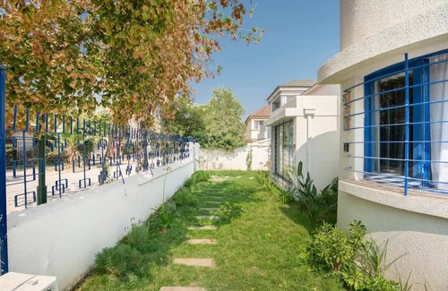 Nunoa Casa | Double room with garden view - 2 twin beds. Pet friendly, free parking
