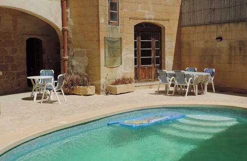 Santu Pietru Cama Y Desayuno | Habitación doble con baño privado y uso de piscina.