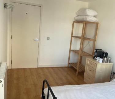 Peninsula Casa | Double room with shared bathroom LGBTQ friendly
