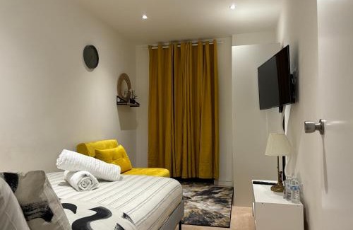 Woolwich Riverside Casa | Double room with shares bathroom