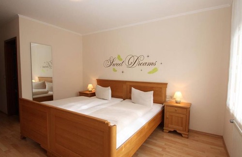 Plutscheid Cama Y Desayuno | Double room with shower/WC and balcony - Gasthaus-Pension-Rest. Bucket
