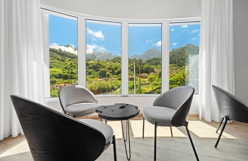 Sao Vicente Casa | Double Room with Terrace Q5