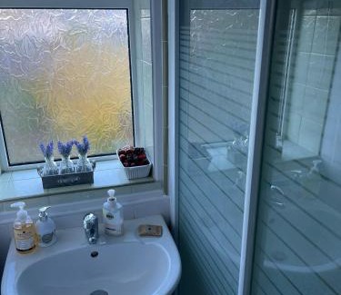 Kidderminster Casa | Double rooms available, near Safari Park & Hospital