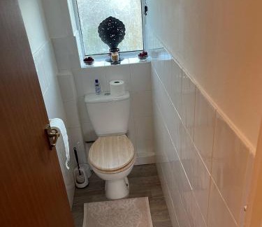 Kidderminster Casa | Double rooms available, near Safari Park & Hospital