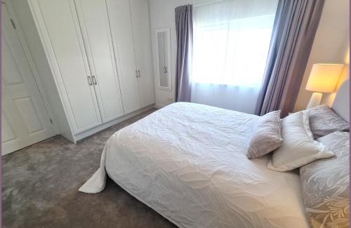 Douglas Casa | Double & Single Room Options in Quiet, Relaxing Home in Frankfield