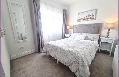 Douglas Casa | Double & Single Room Options in Quiet, Relaxing Home in Frankfield