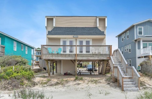 Oak Island Casa | Double T By The Sea by Oak Island Accommodations