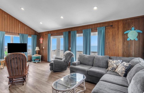 Oak Island Casa | Double T By The Sea by Oak Island Accommodations