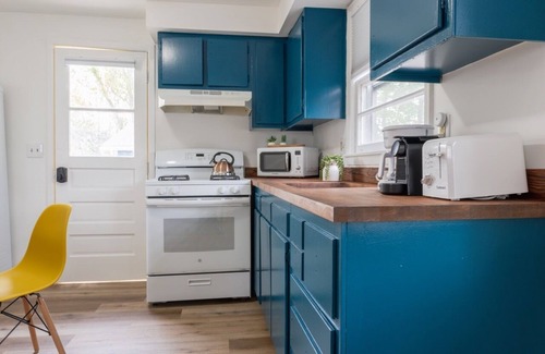 Lincoln Park Casa | Double the Fun: Two Houses, Shared Yard & Fire Pit