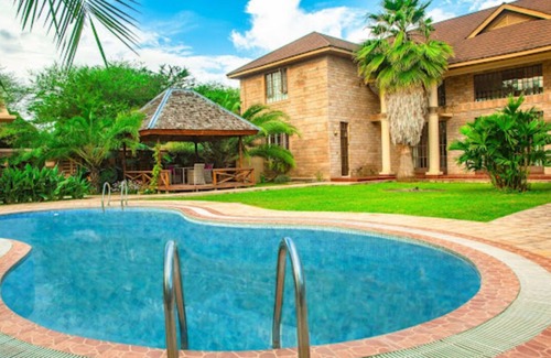 Arusha Casa | Double View Mountain Lodge - Elephant Room