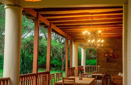 Arusha Casa | Double View Mountain Lodge - Buffalo Room