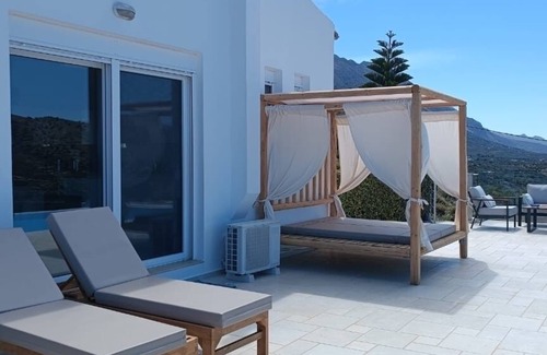 Pefki Villa | Hi-spec quality modern villas with large jacuzzi.