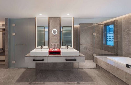 Ploenchit Hotel | DoubleTree by Hilton Bangkok Ploenchit