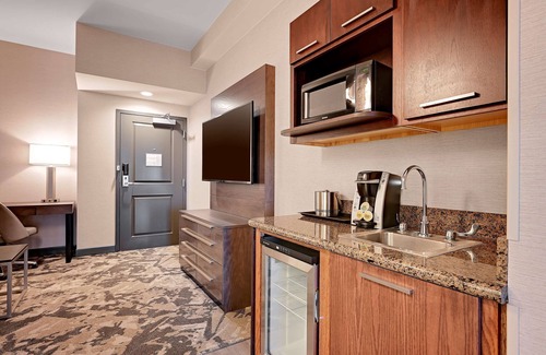 Dupont Hotel | DoubleTree by Hilton Denver International Airport