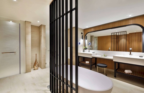 Downtown Dubai Hotel | DoubleTree by Hilton Dubai - Business Bay