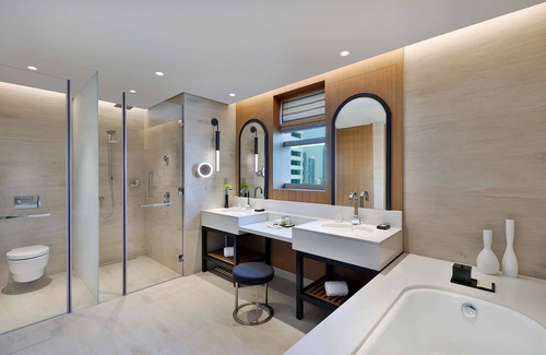 Downtown Dubai Hotel | DoubleTree by Hilton Dubai - Business Bay