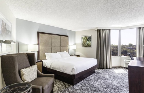 Oak Ridge Hotel | DoubleTree by Hilton Hotel Oak Ridge - Knoxville