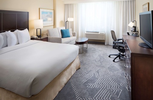 Commerce Hotel | DoubleTree by Hilton Los Angeles - Commerce