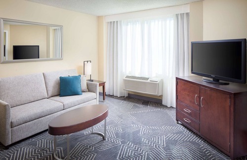 Commerce Hotel | DoubleTree by Hilton Los Angeles - Commerce