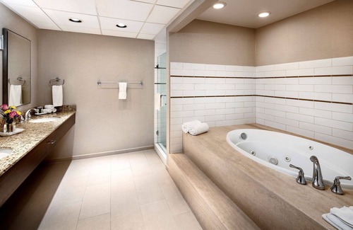 Ontario Hotel | DoubleTree by Hilton Ontario Airport