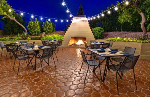 Tempe Hotel | DoubleTree by Hilton Phoenix- Tempe