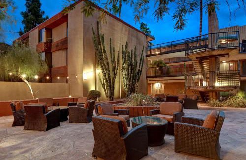 Tempe Hotel | DoubleTree by Hilton Phoenix- Tempe