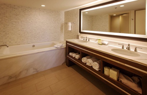 Green Tree Hotel | DoubleTree by Hilton Pittsburgh - Green Tree