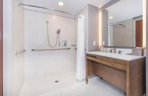 Southwest Raleigh Hotel | DoubleTree by Hilton Raleigh-Cary