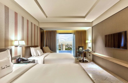 Khlong Tan Hotel | DoubleTree by Hilton Sukhumvit Bangkok