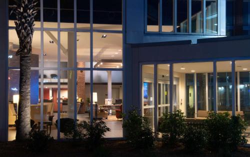 North Charleston Hotel | DoubleTree Hotel & Suites Charleston Airport