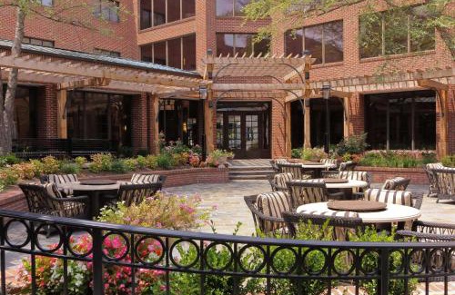 Barclay Downs Hotel | DoubleTree Suites by Hilton Charlotte/SouthPark