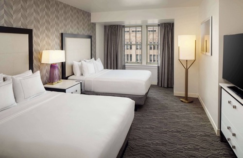 Downtown Detroit Hotel | DoubleTree Suites by Hilton Hotel Detroit Downtown - Fort Shelby