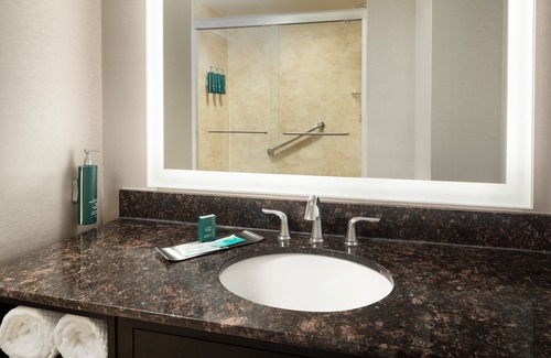 Downtown Detroit Hotel | DoubleTree Suites by Hilton Hotel Detroit Downtown - Fort Shelby