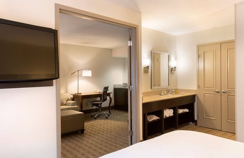 Merry Oaks Hotel | DoubleTree Suites by Hilton Nashville Airport