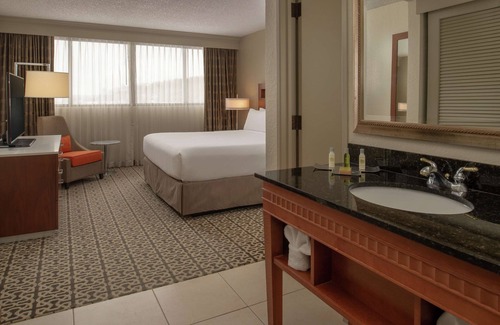 Southcenter Hotel | DoubleTree Suites by Hilton Seattle Airport - Southcenter