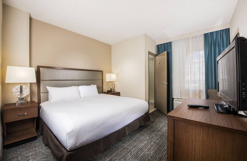 West Palm Beach Hotel | DoubleTree by Hilton West Palm Beach Airport