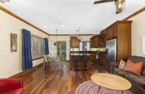 Douglas Condominio | Douglas Hideaway - A Cozy 1-Bedroom Condo in Douglas, Michigan!