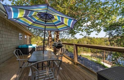 Sevierville Casa | Douglas Lake House with Private Hot Tub by Staycating