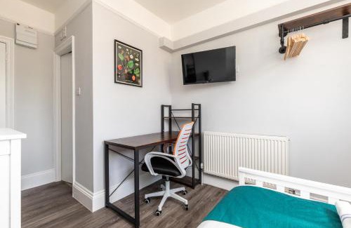 Bradley Stoke Casa | Dove Court Travel Lodge 2 - First Floor Ensuite