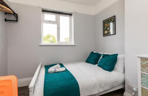 Bradley Stoke Casa | Dove Court Travel Lodge 2 - First Floor Ensuite