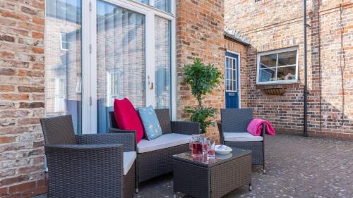 Easingwold Casa | Dovecote House - Luxury Town House - Dog Friendly