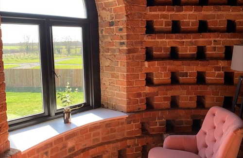 Frampton Cabaña | Dovecote - sleeps 2 in 1 bedroom