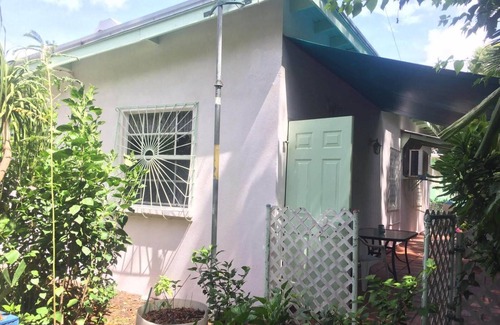 Dover Cabaña | Dover Beach - Kismet Garden 1 Bedroom Cottage